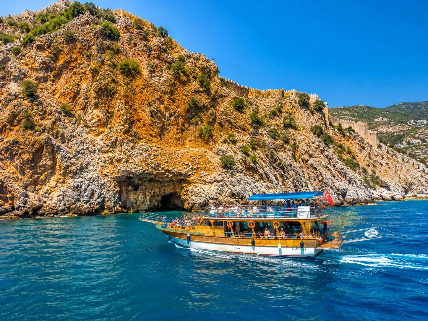 Gruppen-Bootstour mit Mittagessen in Alanya – Kein Alkohol thumbnail