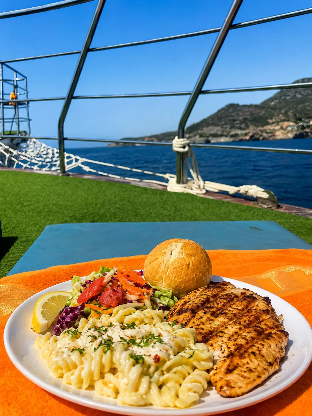 Gruppen-Bootstour mit Mittagessen in Alanya – Kein Alkohol thumbnail