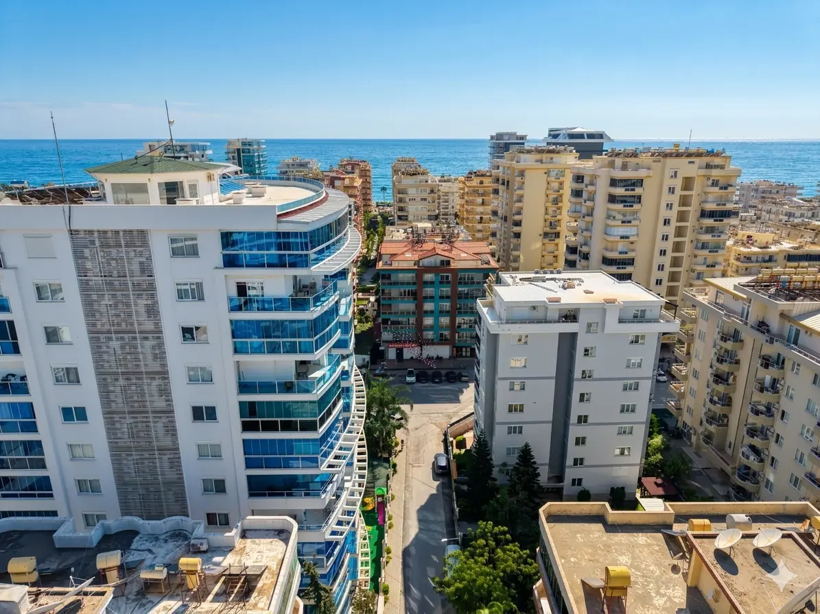 PRESTIGIOUS RESIDENCE IN MAHMUTLAR – 2+1 FURNISHED APARTMENT ONLY 300 METERS FROM THE SEA