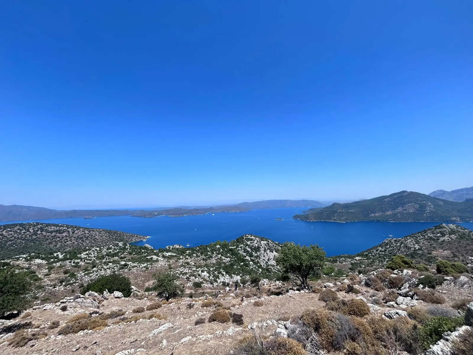 Działka 16 000 m² z widokiem na morze na sprzedaż w Selimiye, Marmaris | Widok na zatokę Selimiye, Datça i wyspę Kameriye thumbnail
